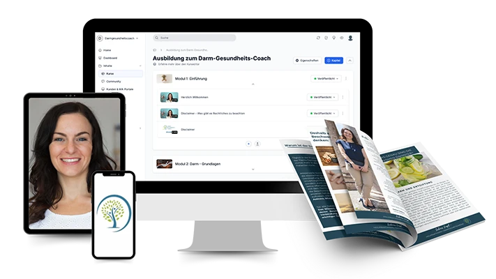 Ein Desktop-Computer, ein Tablet und ein Smartphone liegen neben einem Buch auf einem Tisch.